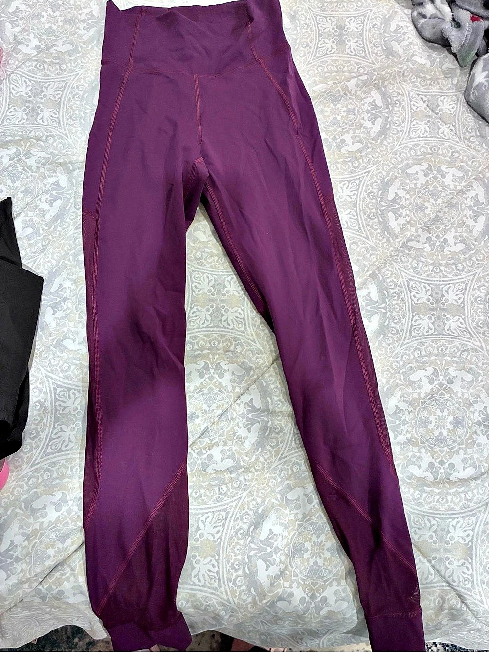 Lululemon Fresh In Mesh Tight (25") ) Athletic Purple Leggings Size 6 Like New